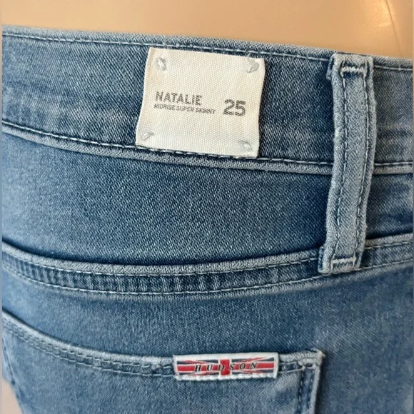 HUDSON JEANS ‘Natalie Mid-Rise Super Skinny Jeans’ in Medium Blue - NWOT - Picture 11 of 13